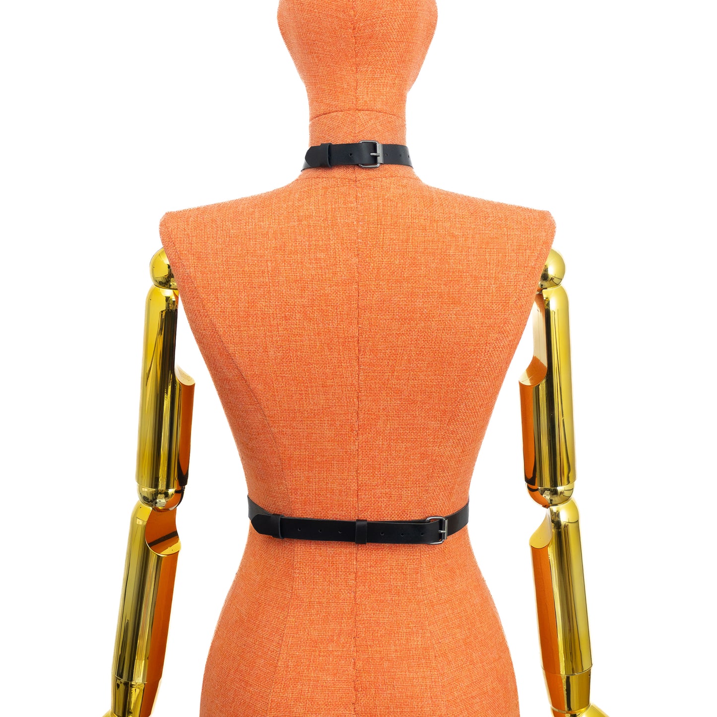 Front view on mannequin of black leather collar harness showing full structure from wide collar to waist, vertical strap connected through round rings, central round ring between the bust, double chains to the waist area, and dark nickel hardware with D-rings located on the straps.