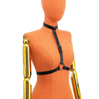 Black genuine leather minimalist O-ring harness on mannequin, dark nickel hardware, three-quarter front view showing strap alignment from neck to waist and buckle details, 3/4 inch (2 cm) straps; leather thickness 1.4–1.8 mm.