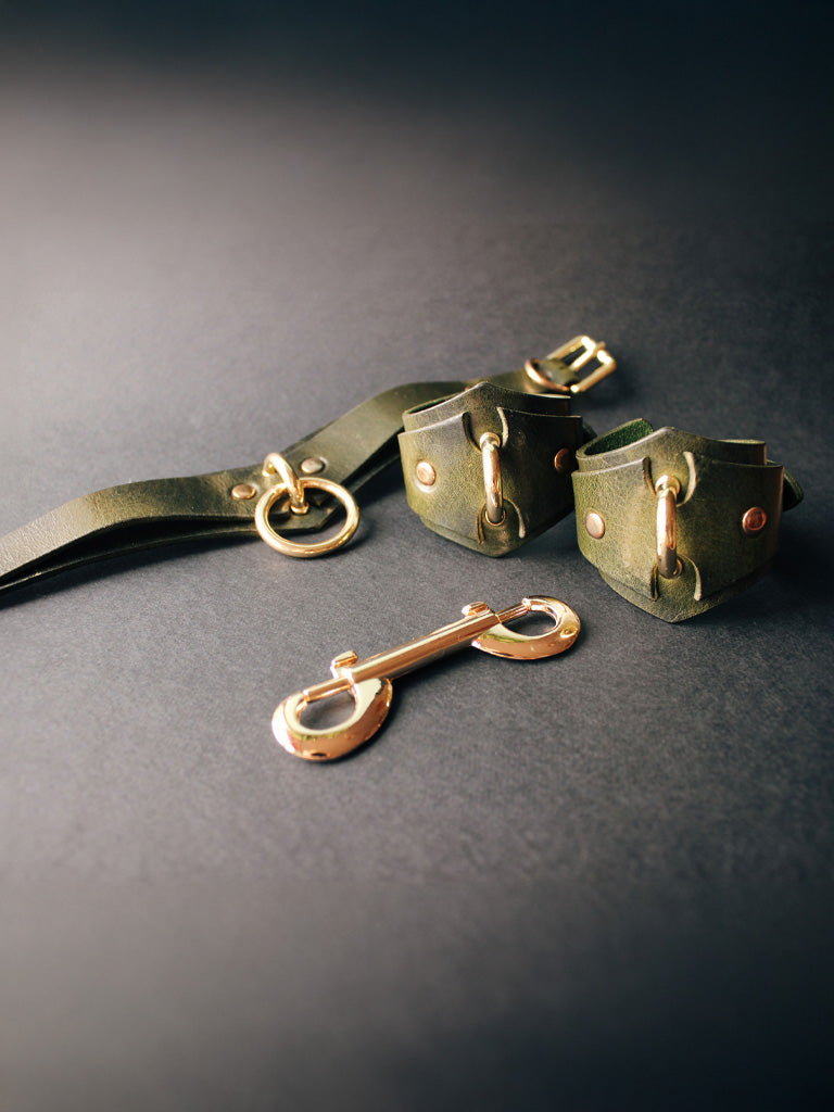 BDSM Kit Bondage Collar with Handcuffs