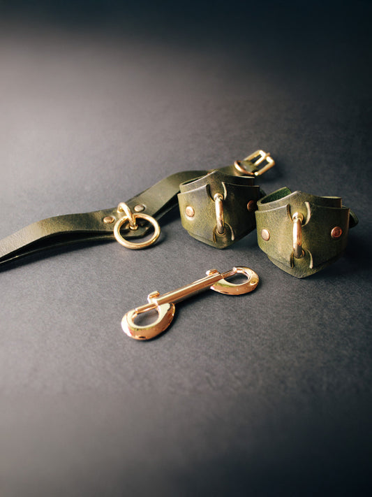 BDSM Kit Bondage Collar with Handcuffs